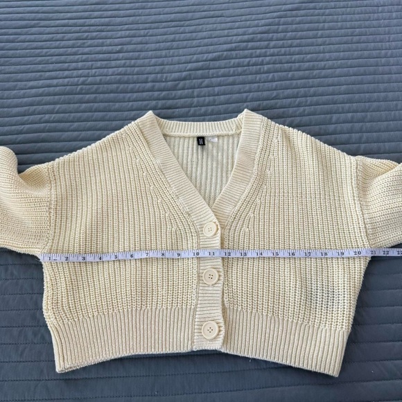 H&M Divided Butter Yellow Women's Knit Cropped Cardigan - Picture 6 of 7